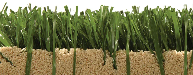 Pasto sint&eacute;tico con relleno de arena de s&iacute;lice MINDU